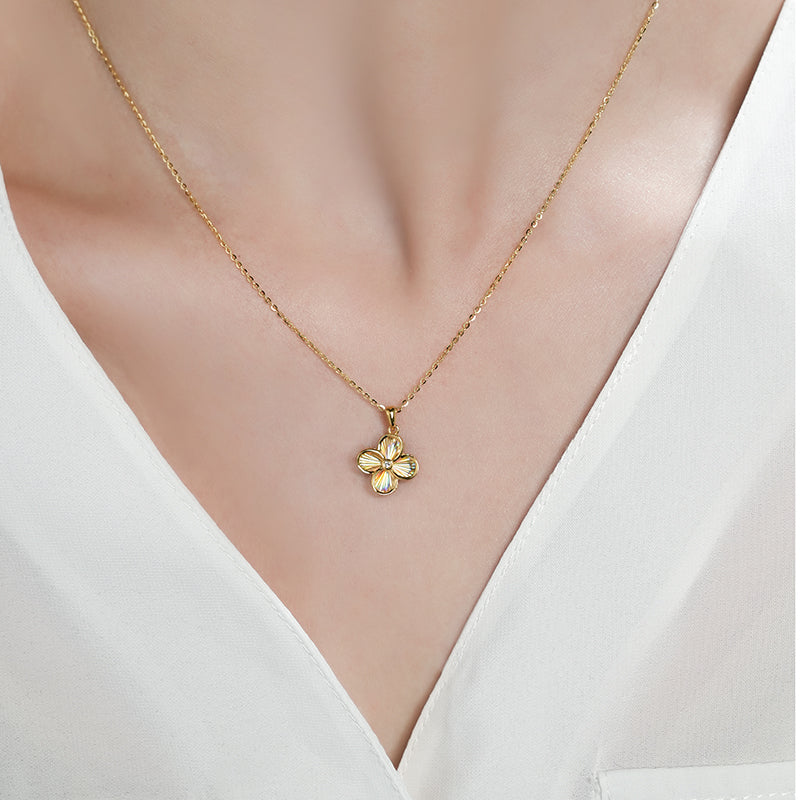 DARA 18K Gold Diamond Flower Design Necklace KX1628001