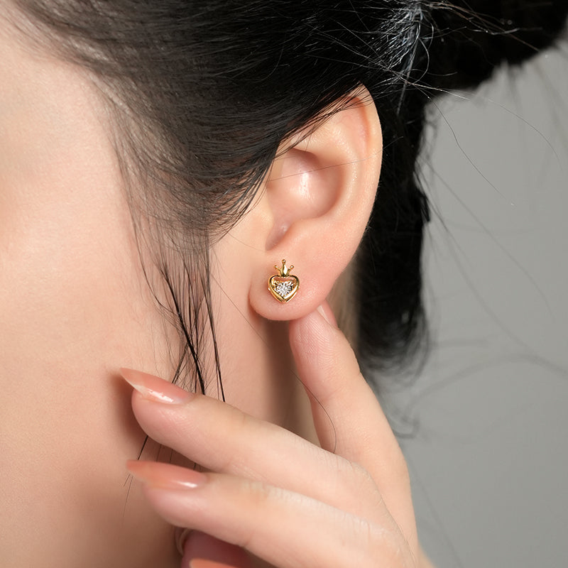 DARA 18K Gold Diamond Heart Crown Design Ear Studs KH1643001