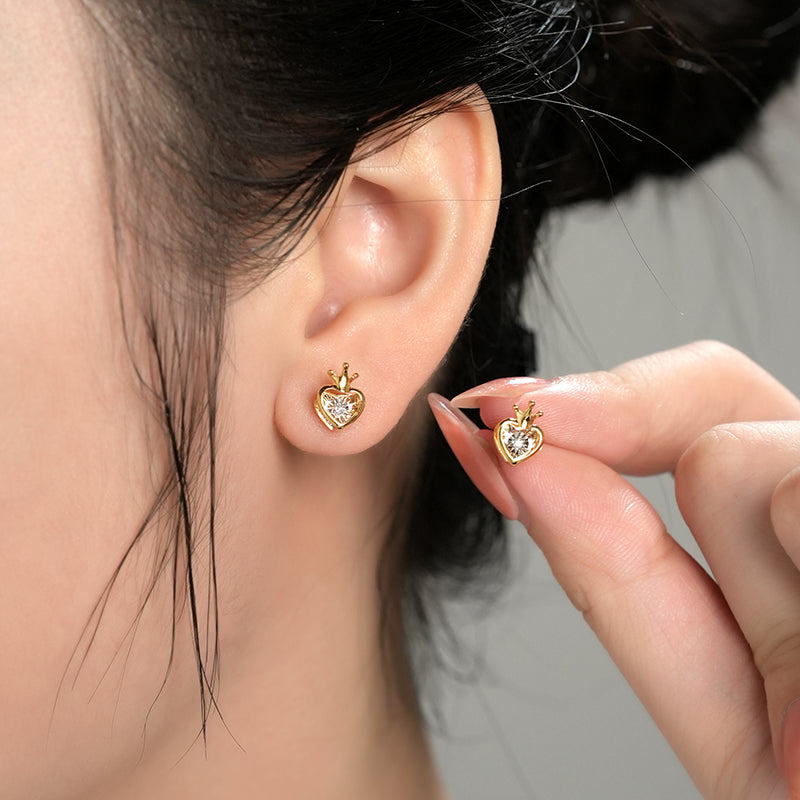 DARA 18K Gold Diamond Heart Crown Design Ear Studs KH1643001